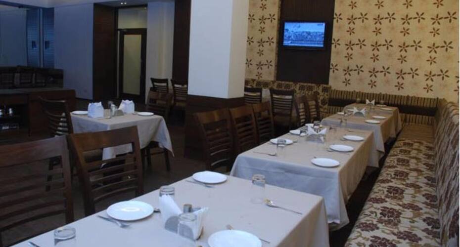 Hotel Saugaat Regency, Dera Bassi 4